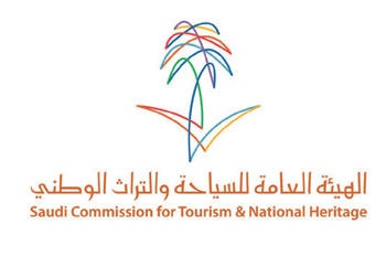 الجوهرة الطاسان تتسلم أول رخصة إرشاد سياحي في القصيم