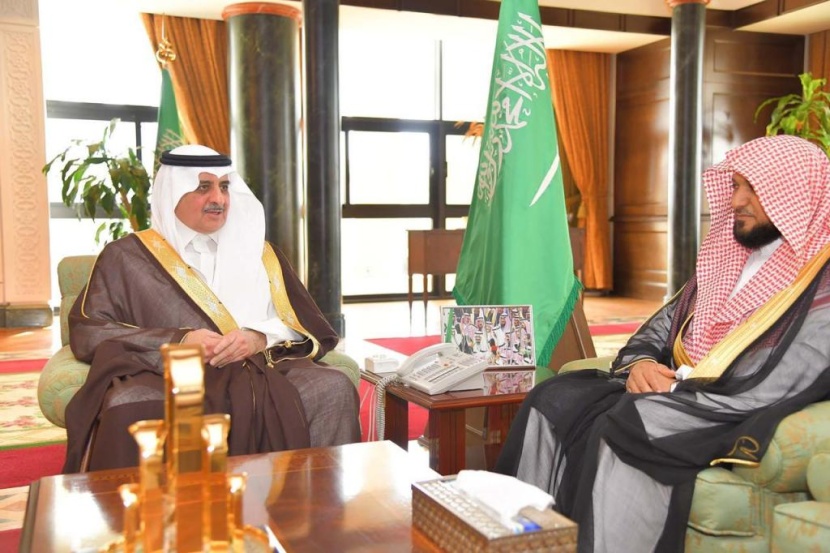 أمير تبوك يستقبل إمام وخطيب المسجد الحرام الشيخ ماهر المعيقلي