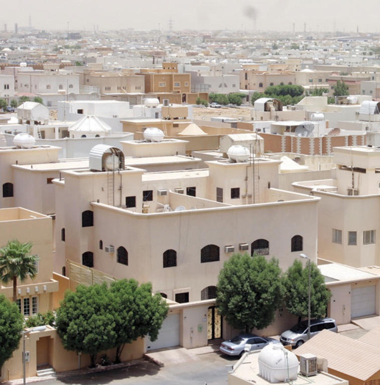 73 % من العاملين في الأنشطة العقارية أجانب .. 26.3 ألف مقابل 9.9 ألف سعودي