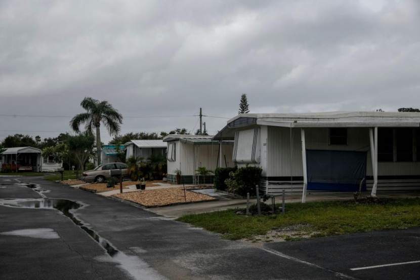 الولايات المتحدة تخلي بعض سواحلها مع اقتراب الإعصار دوريان