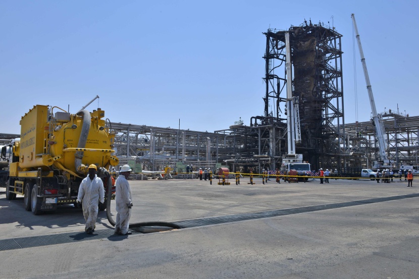 قصة مصورة : وفد من الصحافة العالمية يزور معامل بقيق وخريص 