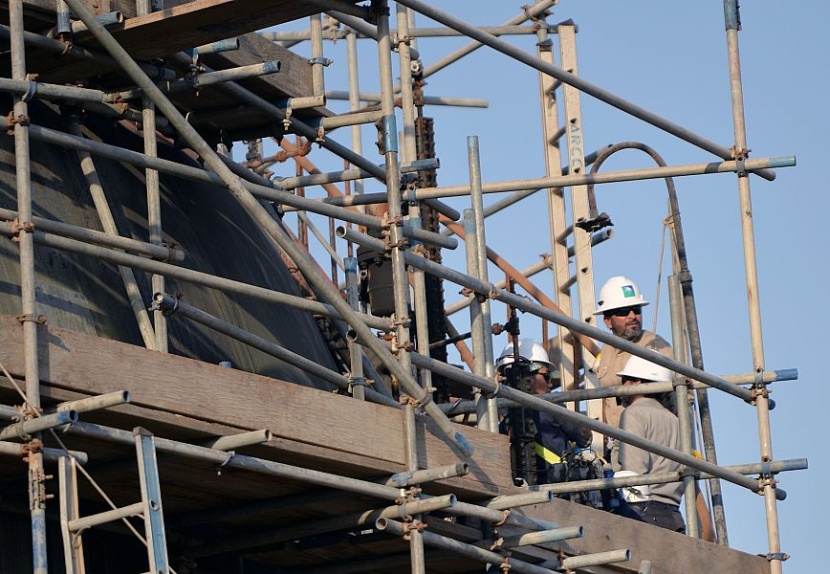 قصة مصورة : وفد من الصحافة العالمية يزور معامل بقيق وخريص 