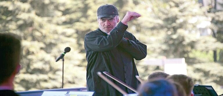 بدء جولة أوركسترا السلام العالمي في بطرسبيرج وموسكو