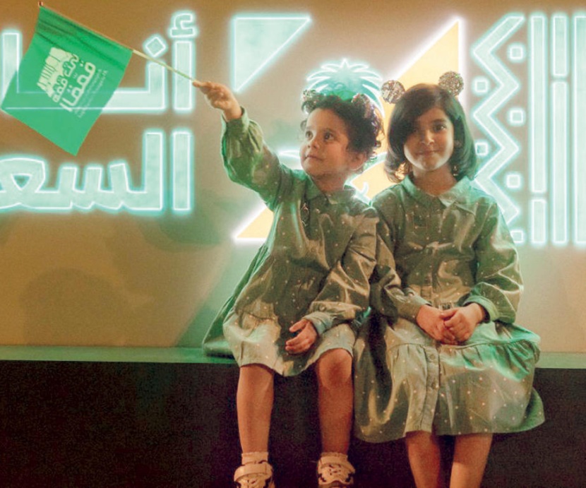 «احتفالات الهمة» تتواصل .. ترسم فرحة وطن وتزين سماءه