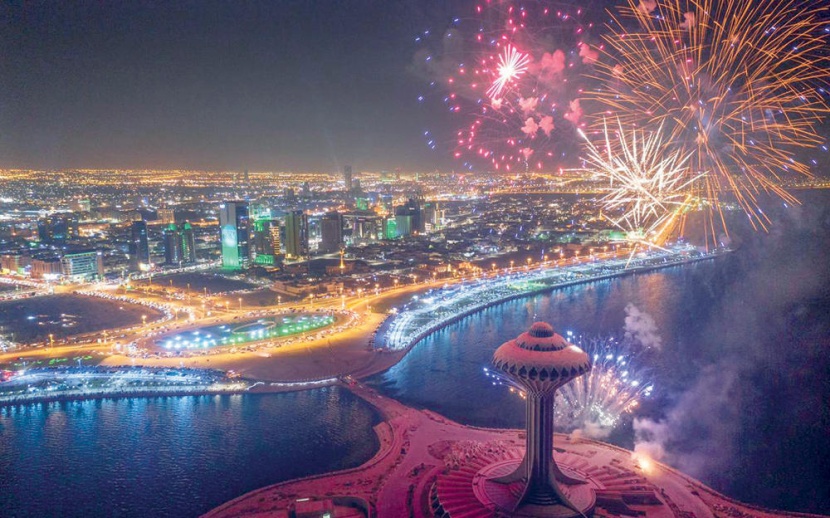 «احتفالات الهمة» تتواصل .. ترسم فرحة وطن وتزين سماءه