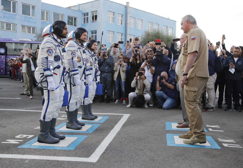 انطلاق مركبة "سويوز" الروسية إلى الفضاء على متنها أول رائد فضاء إماراتي