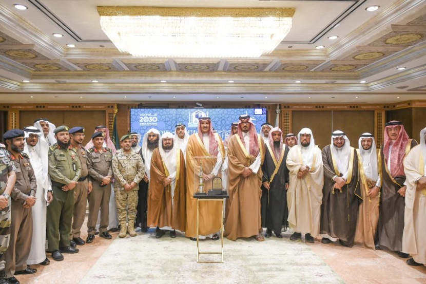 أمير المدينة المنورة ينوه بالأدوار النسائية في أعمال المسجد النبوي