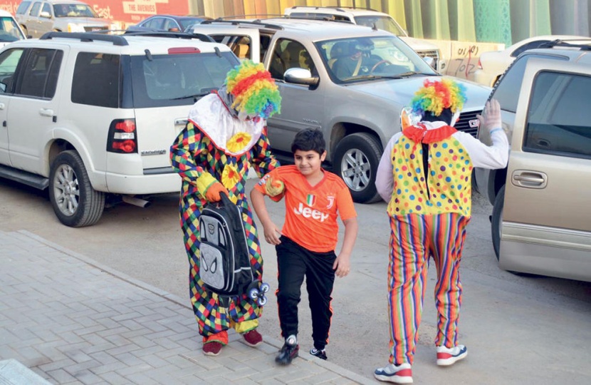 «الأسبوع التمهيدي» يكسر الجليد بين الطالب والمدرسة