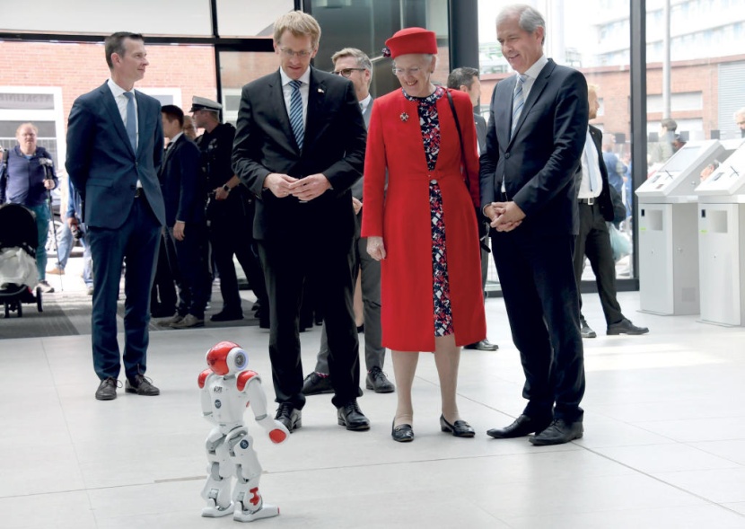 "زورا" والملكة