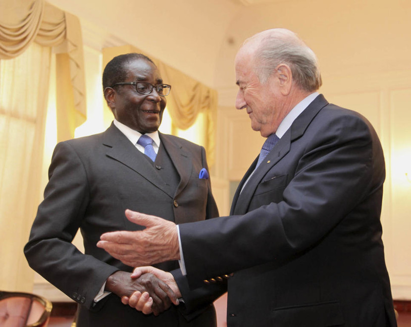 وفاة الرئيس السابق لـ زيمبابوي "روبرت موغابي".. بطل الاستقلال الذي تحول إلى ديكتاتور