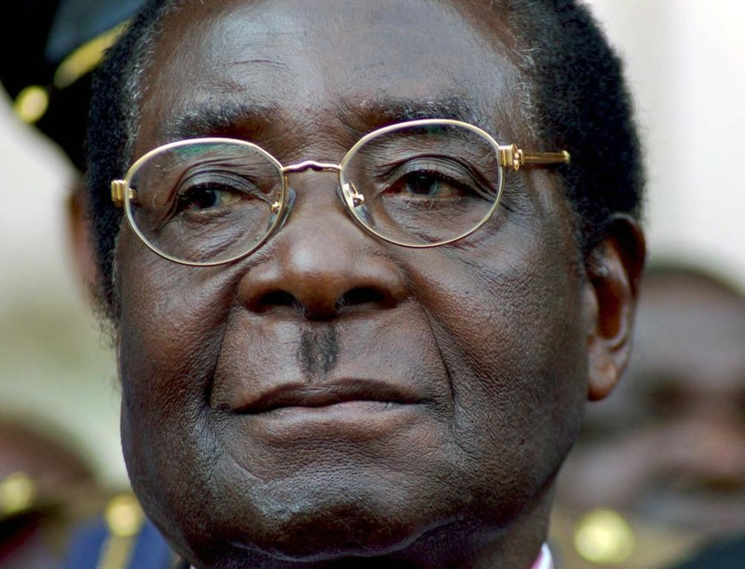 وفاة الرئيس السابق لـ زيمبابوي "روبرت موغابي".. بطل الاستقلال الذي تحول إلى ديكتاتور