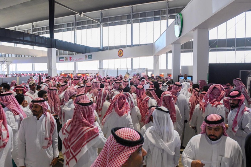 أكثر من 70 ألف زائر في اليوم الأول لمعرض الصقور والصيد السعودي بنسخته الثانية