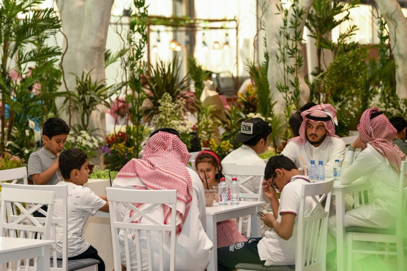 أكثر من 70 ألف زائر في اليوم الأول لمعرض الصقور والصيد السعودي بنسخته الثانية