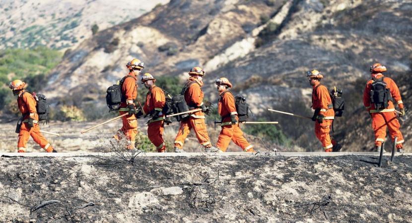 الحرائق تحرم 300 ألف أمريكي من الكهرباء