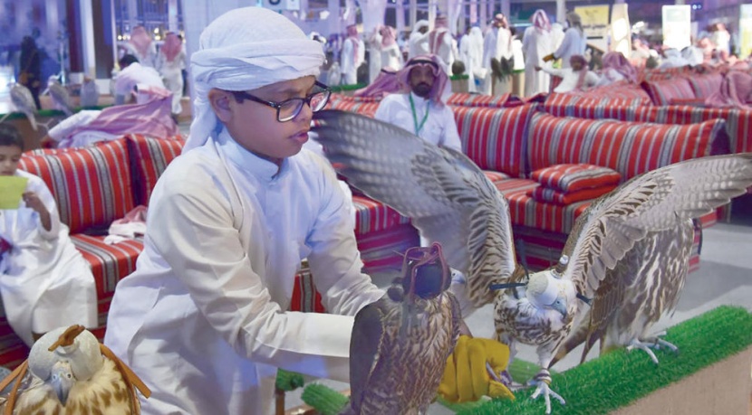 70 ألف زائر ومليونا ريال مبيعات في أول أيام معرض الصقور
