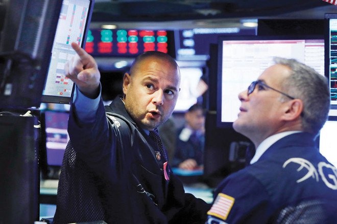 الأسهم الأمريكية تبدأ تداولاتها منخفضة بفعل مخاوف جديدة بشأن الصين
