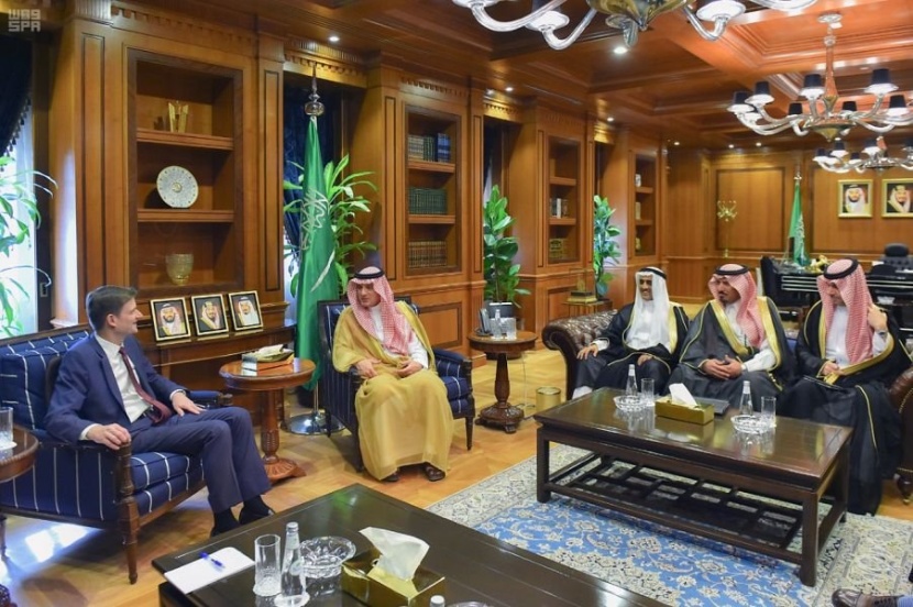   وزير الدولة للشؤون الخارجية يستقبل وكيل وزارة الخارجية الأمريكي