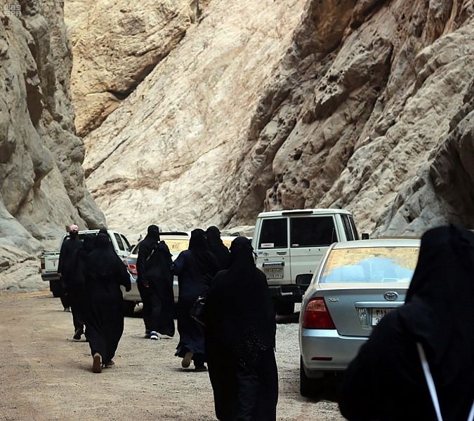 "نيوم" تستقبل أول وفد سياحي نسائي من مختلف مناطق المملكة