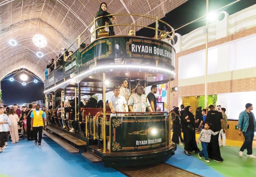 فعاليات «بوليفارد» لا تنتهي .. قطاره يخطف الأنظار