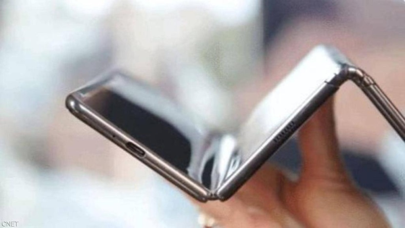 بعد القابل للطي .. "الهاتف المتعرج" قريبا في الأسواق