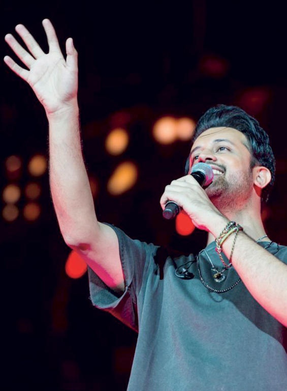 الأنغام العالمية تصدح في ساحات «بوليفارد».. والفن الباكستاني يجذب الجمهور