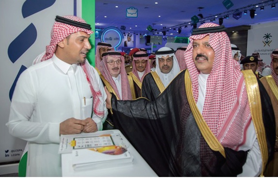 أمير حائل ووزير التجارة يطلعان على جهود هيئة المواصفات في دعم المنشآت الصغيرة والمتوسطة