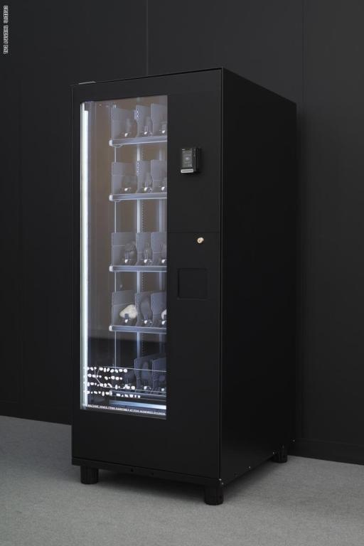 بدلا من الوجبات .. آلة تبيع قطعا فنية مقابل 600 دولار