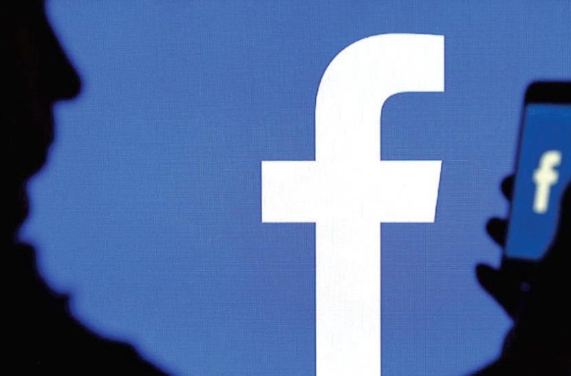 ثغرة في «فيسبوك» تشغل الكاميرا سرا