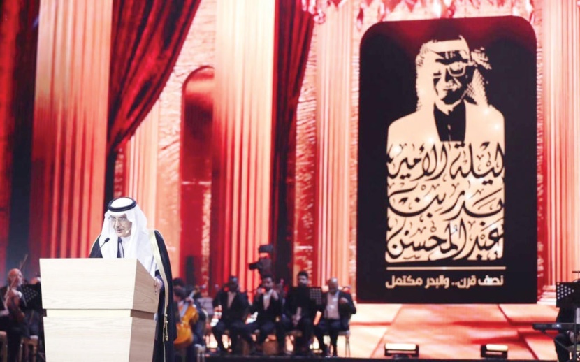 «موسم الرياض» يكرم بدر بن عبدالمحسن نظير ما قدمه للأدب والفن السعودي