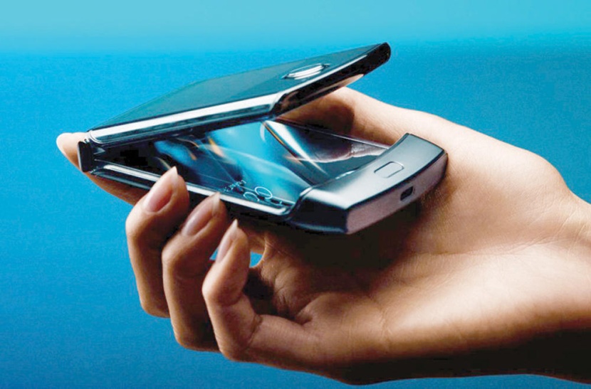 «موتورولا» تحيي هاتفها «ريزر» بعد 15 عاما من طرحه