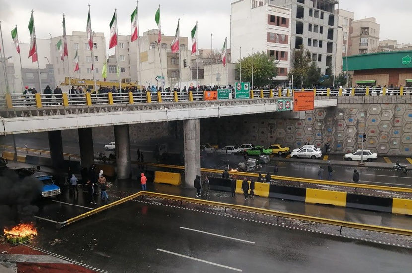  إيران تثور ضد نظام الإرهاب والاستبداد 