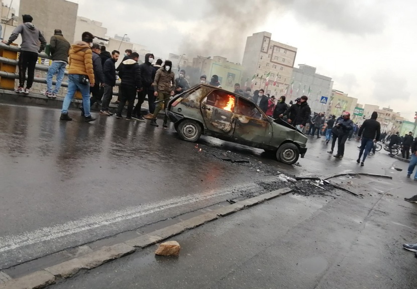  إيران تثور ضد نظام الإرهاب والاستبداد 
