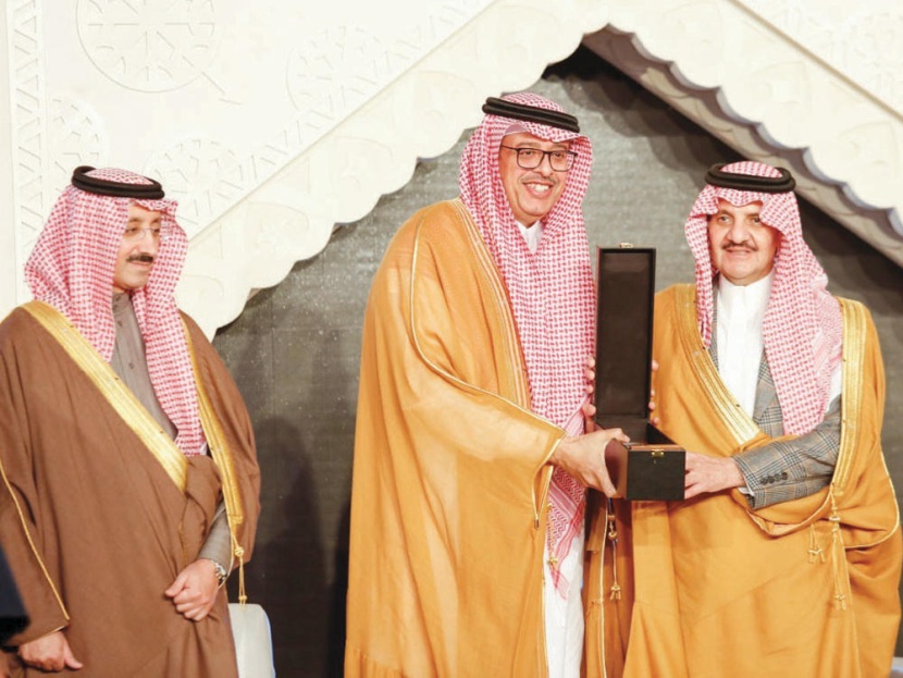 أمير المنطقة الشرقية يكرم «أرامكو» لحصولها على جائزة الملتقى العربي 
الثاني للأمن السياحي