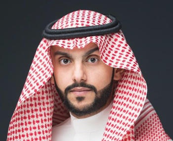 هشام يضيء منزل الإعلامي المالكي