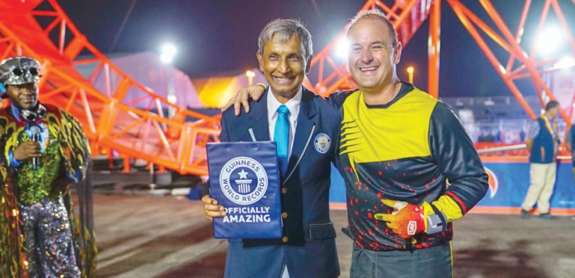 رقم قياسي جديد في معرض الرياض للسيارات للمدفع البشري