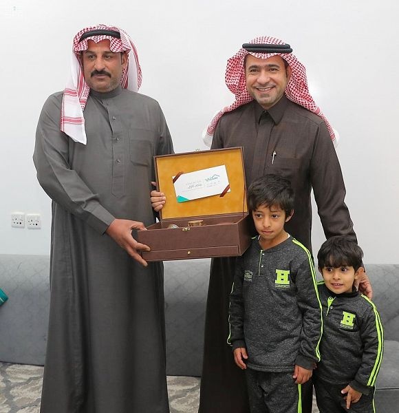 وزير الإسكان يتفقد المشاريع السكنية في الحدود الشمالية ويلتقي عددا من المستفيدين