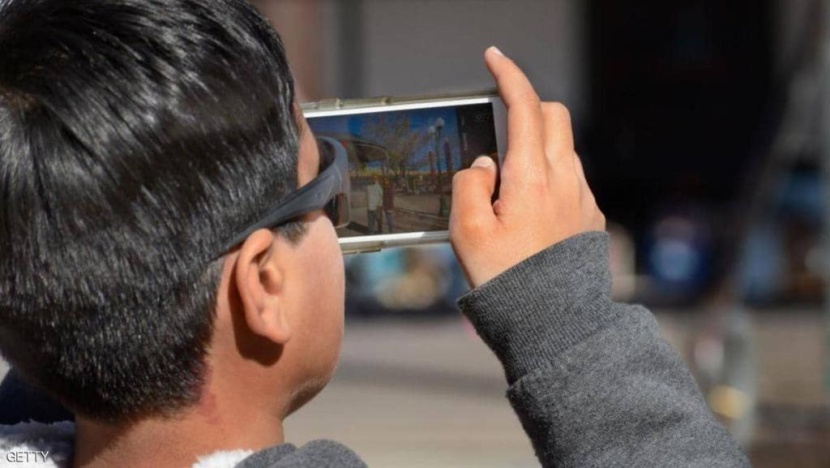 الهواتف الذكية تصيب 23% من الشباب باضطرابات