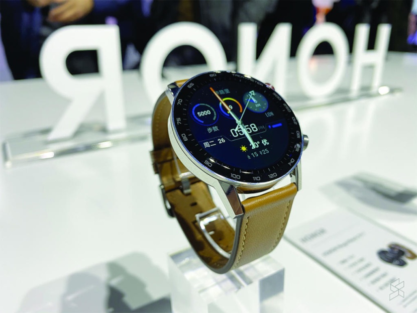 "هونور" تطلق ساعة ذكية ببطارية تدوم 14 يوما