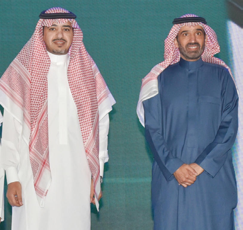 وزير العمل يكرم «العربي الوطني»