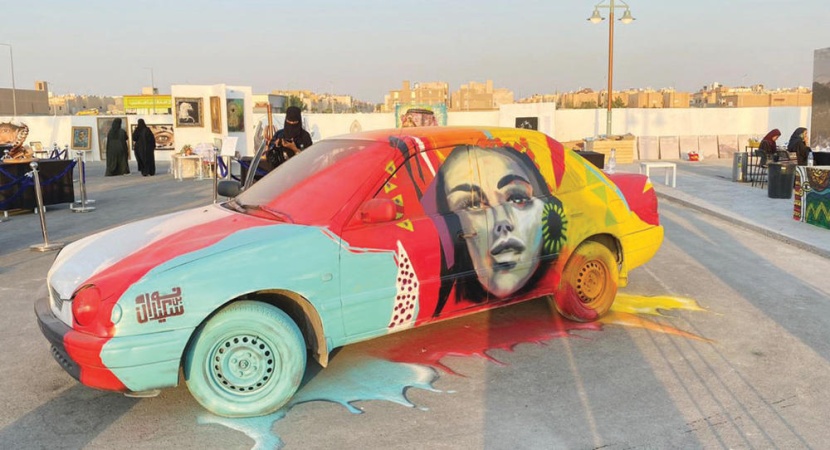 بـ «أفيشات تراثية» .. مبدعو «مسك الفنون» يسافرون بزوارهم إلى سينما 1980