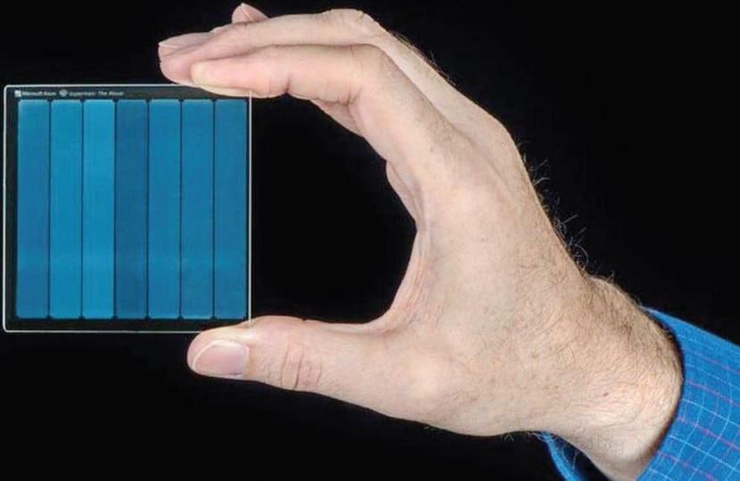 «مايكروسوفت» تنجح في تخزين بيانات على زجاج