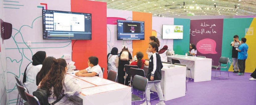 150 دقيقة يعيشها زوار «حكايا مسك» بين أروقة إنتاج المحتوى الإعلامي