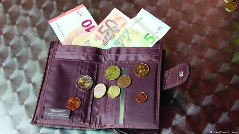 حافظة نقود ربع الألمان تفرغ بانتهاء الشهر