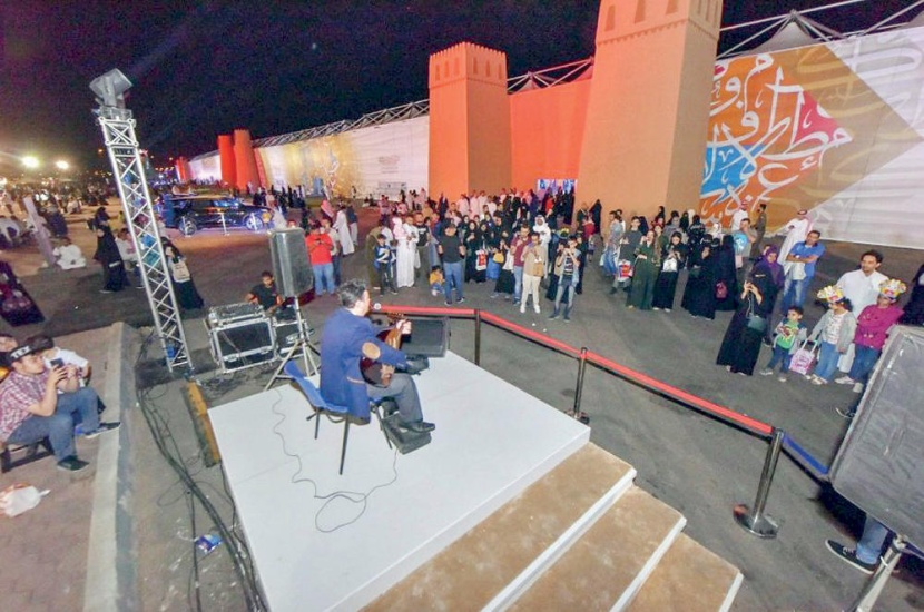 «جدة للكتاب» يستقطب 124 ألف زائر .. بمشاركة 400 دار نشر محلية وعالمية