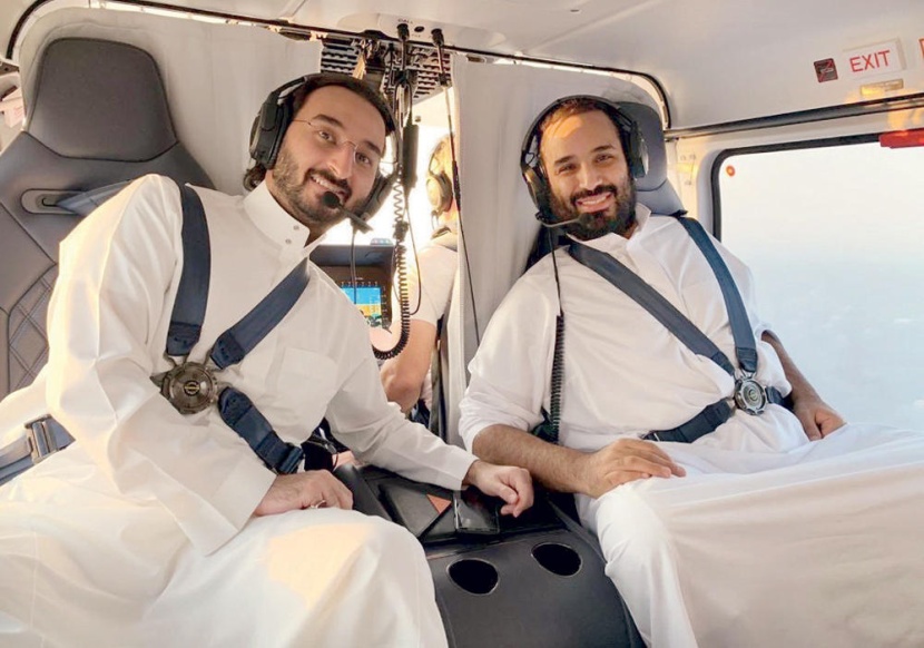 ولي العهد الأمير محمد بن سلمان في رحلة جوية مع الأمير عبدالله بن بندر وزير الحرس الوطني