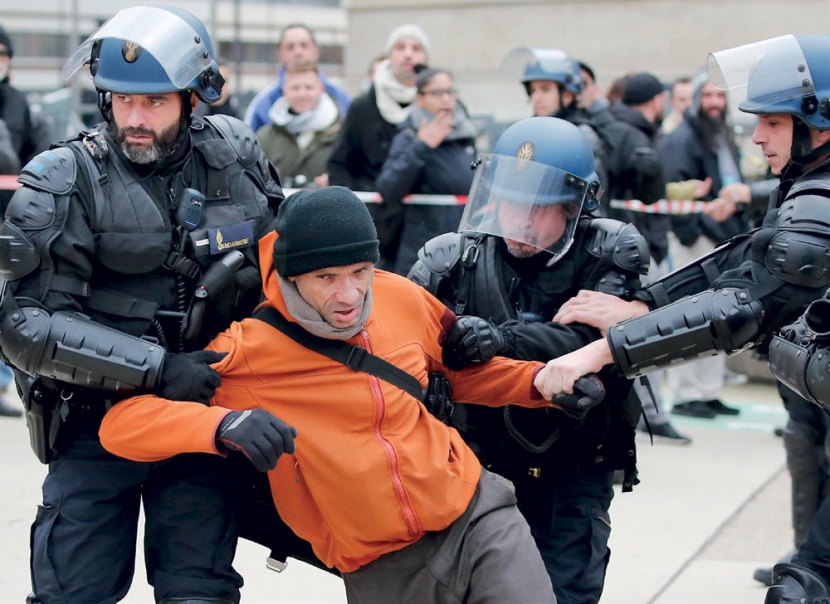 الإضرابات تعطل القطارات