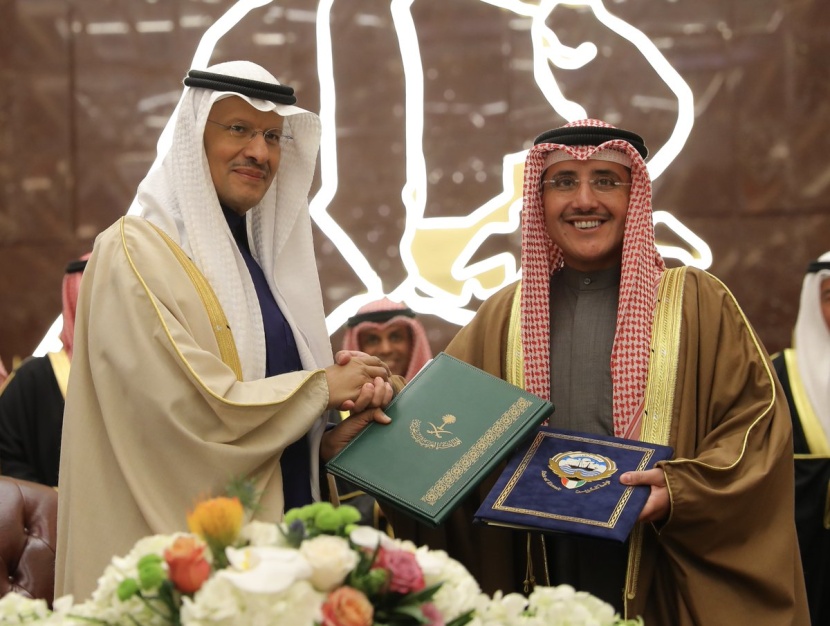 السعودية والكويت توقعان اتفاقية ملحقة لاتفاقية تقسيم المنطقة النفطية المحايدة