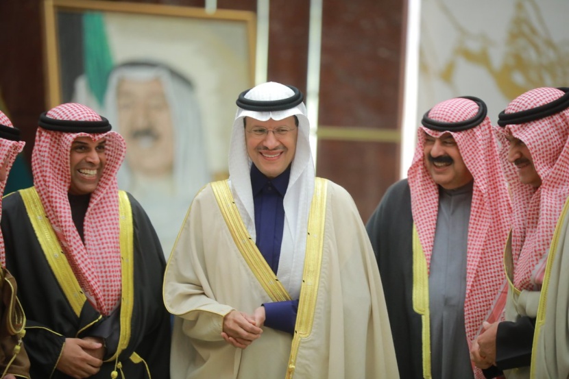 السعودية والكويت توقعان اتفاقية ملحقة لاتفاقية تقسيم المنطقة النفطية المحايدة