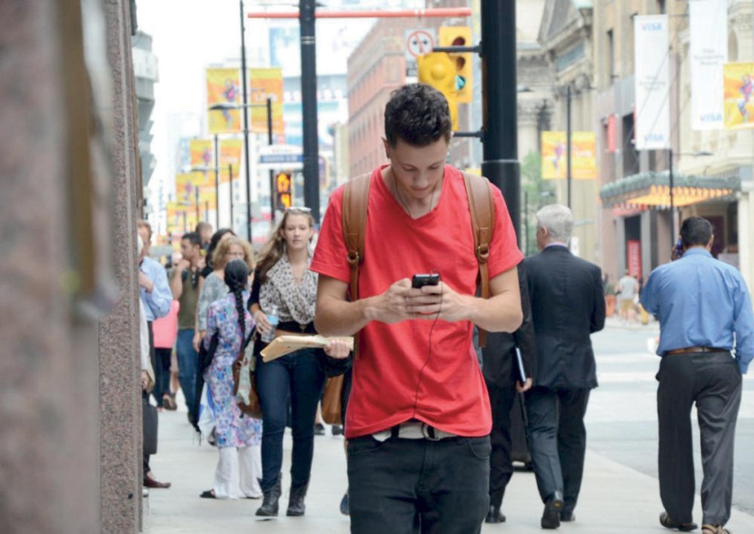 سماعات جديدة لإنقاذ حياة «زومبي الهواتف الذكية»