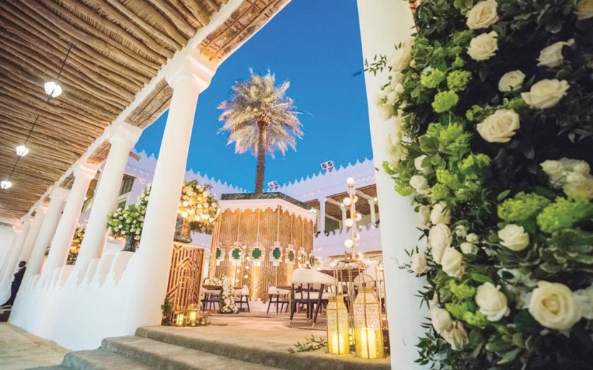 «معرض المجوهرات» .. قطع عالمية نادرة وأحجار كريمة لأشهر المصممين